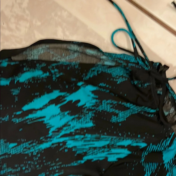 I.N. San Francisco Blue and Black Puff Sleeve Smocked Blouse - Picture 4 of 6